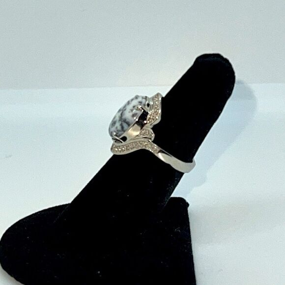 Beautiful Silver Stone Ring - Picture 3 of 7
